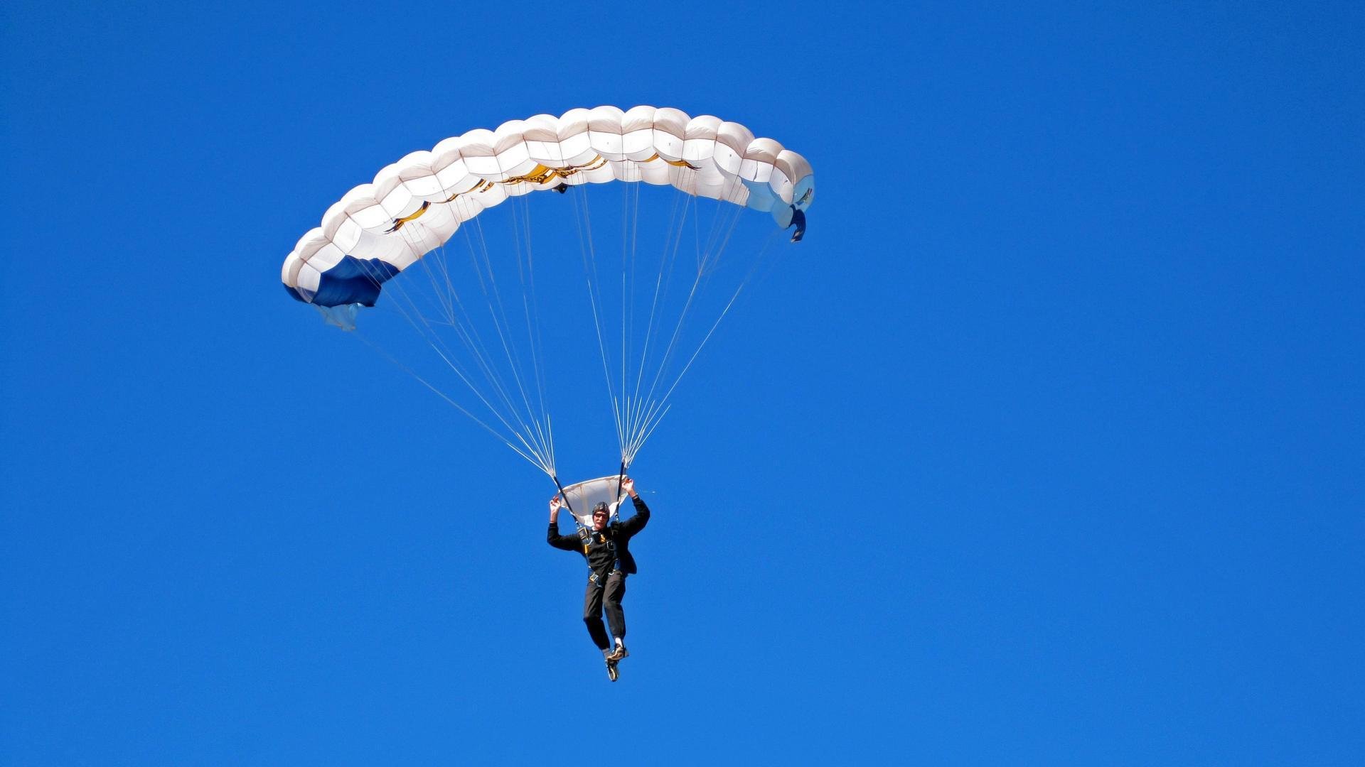 卢顿镇主场气氛热烈，草地球场或成冲超关键，卢登在哪里